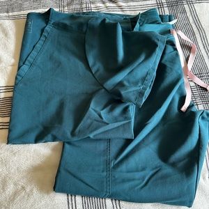 FIGS bundle: XL top and L petite pants